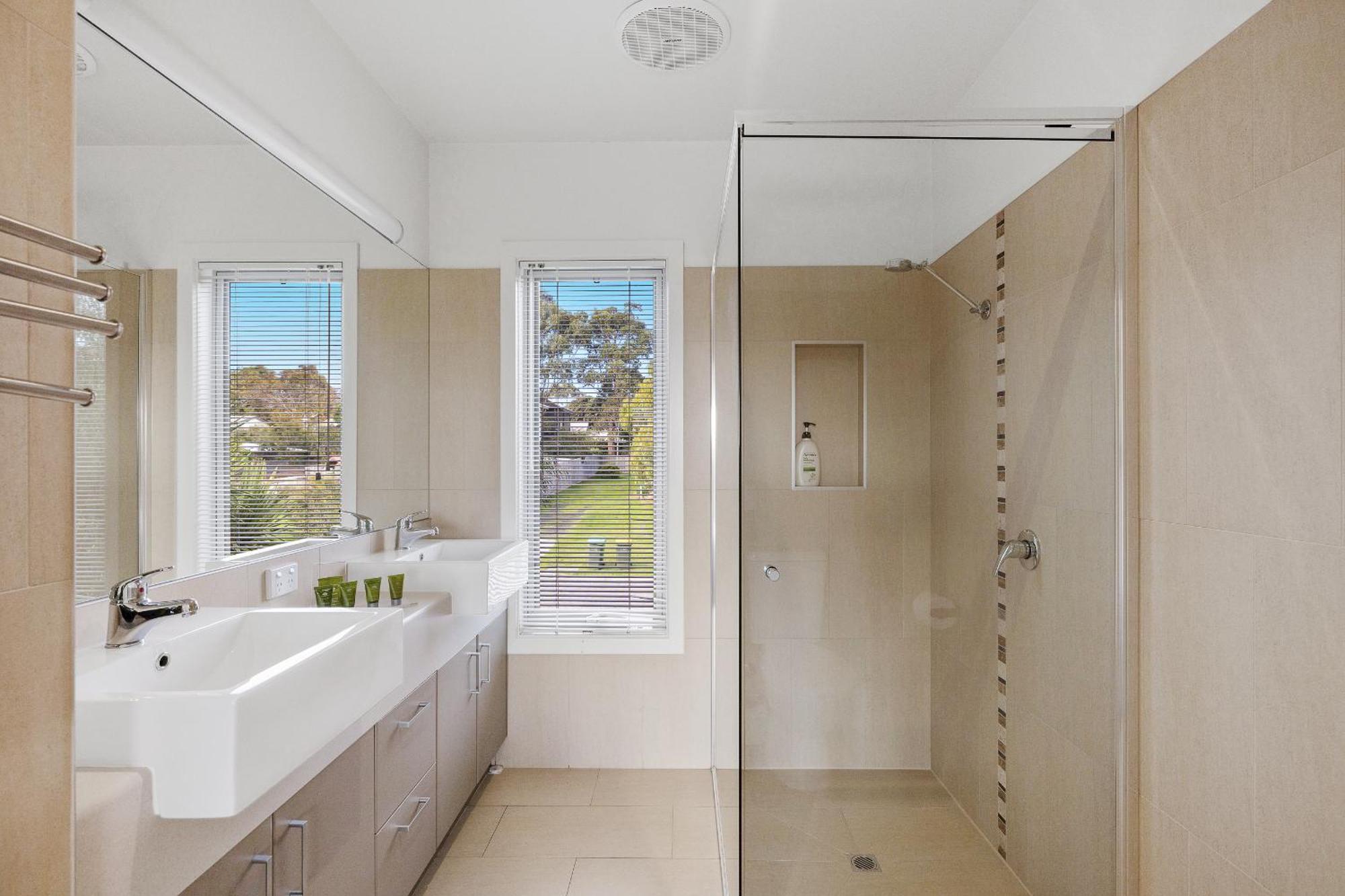 Villa Saltwater Breeze Retreat Cowes Esterno foto
